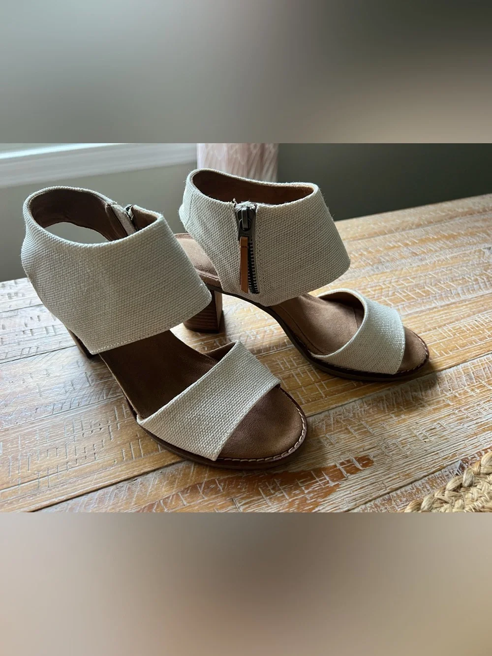 Like New TOMS Women's Majorca Cutout Wedge Sandals - Natural - Size 6.5
